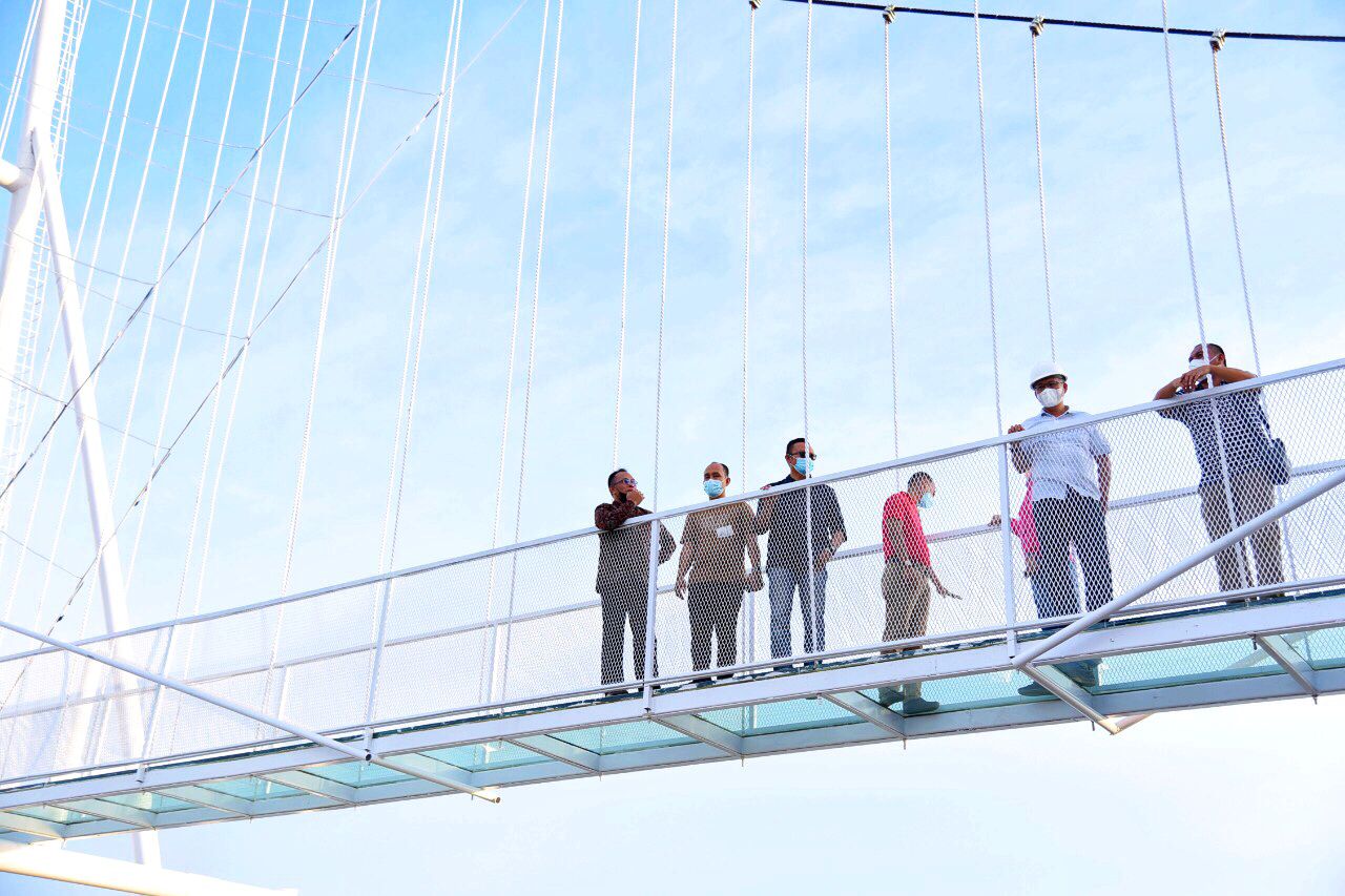 ANJUNGAN-TELUK-KENDARI