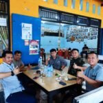 Dari kiri : Ketua pelaksana nonton bareng BRI Liga 1 Alfi Syahrin Kamil, Ketua The Maczman Zona Sultra Djafaruddin Azis, Wakil ketua pelaksana nonton bareng BRI Liga 1, Pembina The Maczman Zona Sultra Aditia Setya Budi, Steering commitee acara nonton bareng BRI Liga 1 Aswar Asnawi dalam pertemuan pemantapan pelaksanaan nonton bareng BRI Liga 1 di Warung Kopi Haji Anto 2 Kamis (24/3). Foto : Heryl/Kendari News