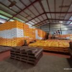 Stok beras yang ditampung pada Gudang Bulog di Kelurahan Tuoy. Tahun ini satu lokasi penyimpanan lagi akan difungsikan di Mataiwoi.