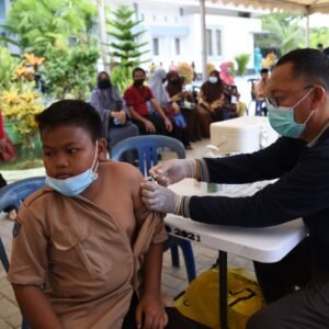 Vaksinasi anak yang digelar Pemkot Kendari beberapa waktu lalu. Foto: Doc. Kendari News