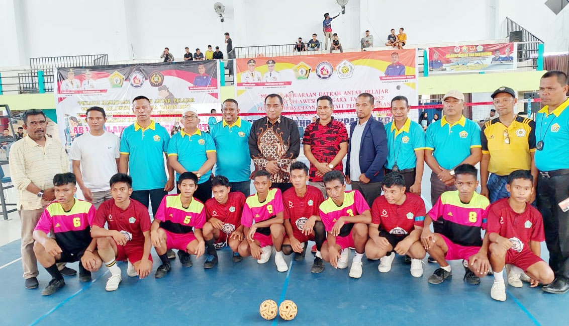 Plt Wali Kota Baubau, La Ode Ahmad Monianse (keenam dari kiri, belakang) mengaku, Pemkot telah bersurat ke KONI meminta agar 25 Cabor yang akan dipertandingkan dalam Porprov 2022 mendatang, diselenggarakan di otoritanya, termasuk sepak takraw