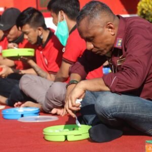 Kepala Kanwil Kemenkumham Sultra, Silvester Sili Laba sempatkan sarapan bersama para napi di Rutan Kendari. (FOTO : KEMENKUMHAM SULTRA FOR KENDARI NEWS)