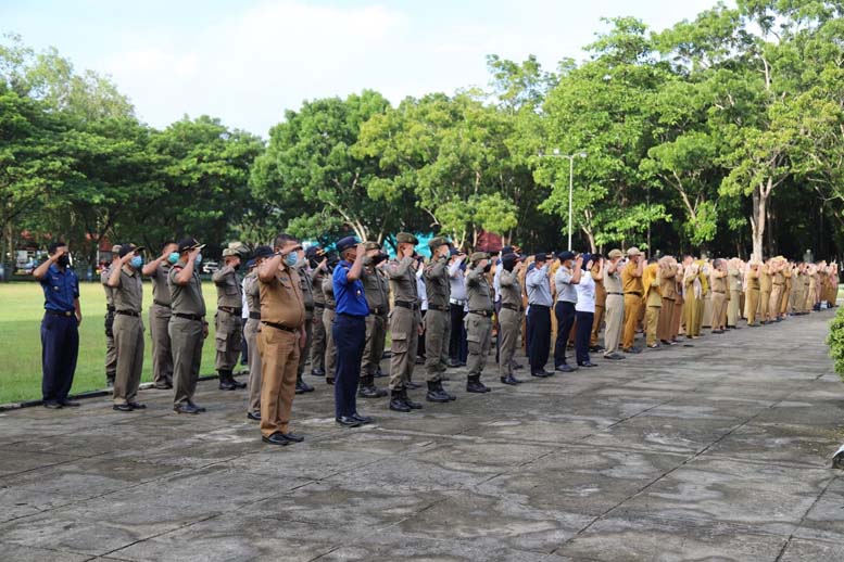 ASN Pemkab Konawe saat mengikuti apel pagi yang dipimpin Sekab Konawe Ferdinand Sapan