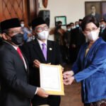 prof-dr-ova-emilia-resmi-menjabat-sebagai-rektor-ugm-setelah-8y7c