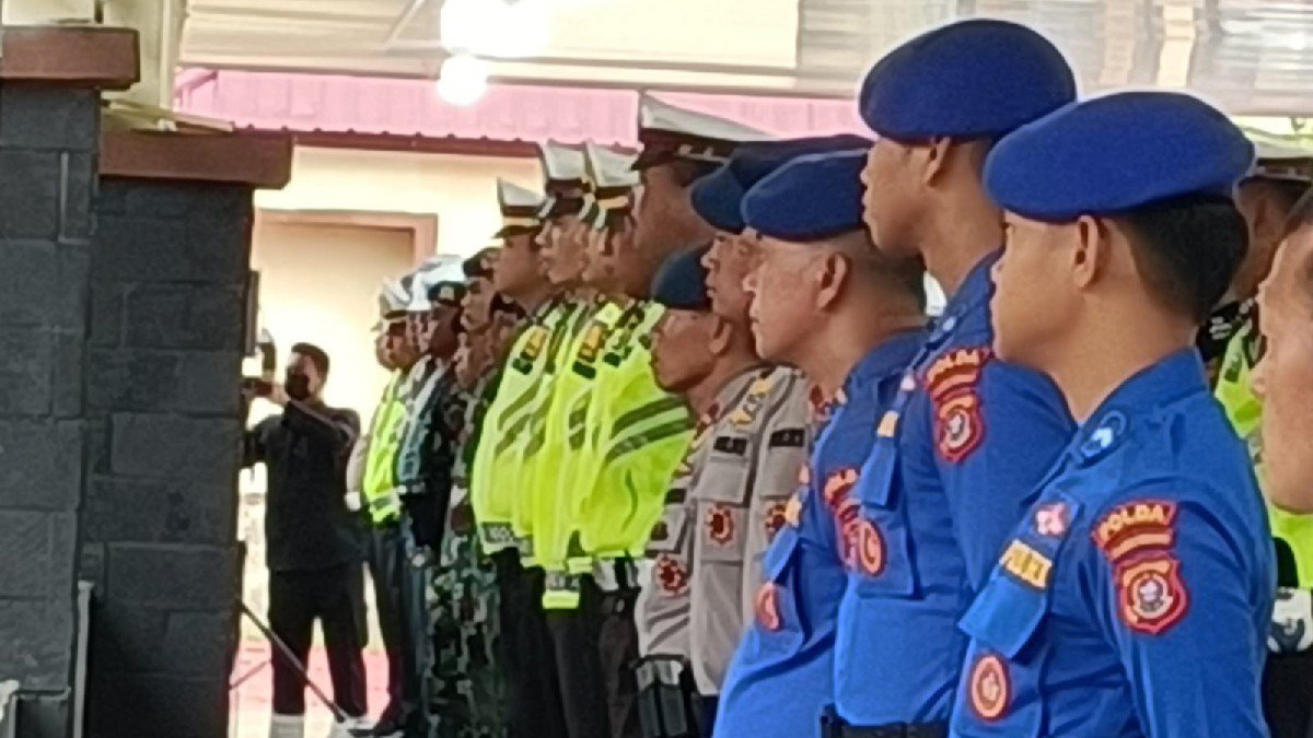 pelaksanaan-apel-operasi-patuh-anoa-2022-di-tribun-presisi-m-wk1j