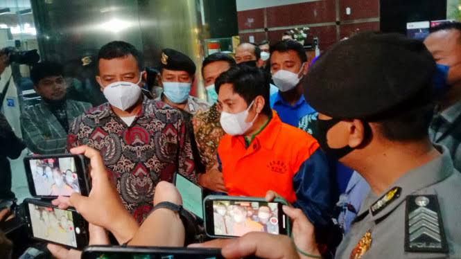 54CC5912-26CC-4B2E-BEBB-B11FC45365F5