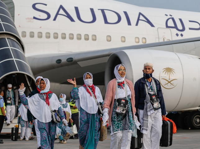 Ilustrasi suasana kedatangan jamaah haji di Tanah Air. Proses pemulangan jamaah haji ke Indonesia sudah memasuki hari ke-6 pada 21 Juli 2022. Sampai dengan periode tersebut, sudah lebih dari 16 ribu orang tiba di tanah air. (Dipta Wahyu/JawaPos )