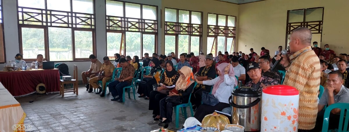 Suasana pertemuan antara pihak Dinsos Konawe dan DPMD, serta para Kades, terkait graduasi KPM penerima Bansos di daerah itu.