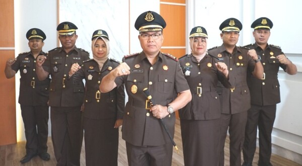 Kajari Buton Ledrik Victor Mesak Takaendengan, SH, MH.