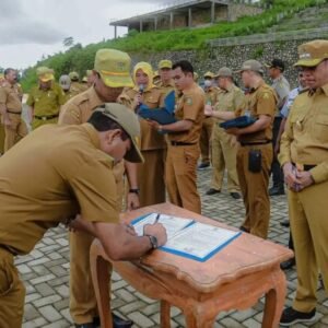 Pj.Bupati Buton Basiran pimpin apel perdana.1