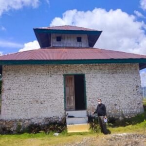 Pemkab Buton konsisten mendorong agar seluruh objek peninggalan sejarah yang ada di daerah tersebut, ditetapkan menjadi cagar budaya. Salah satunya adalah Masjid tua di Buton yang sudah ditetapkan menjadi cagar budaya pada 2021 lalu.