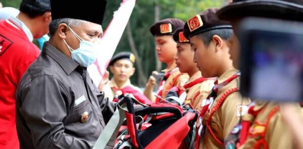 Suasana-pelepasan-kontingen-jambore-nasional-Jamnas-Kwartir-Cabang-Kwarcab-Konawe.-Nampak-Bupati-Konawe-Kery-Saiful-Konggoasa-kiri.