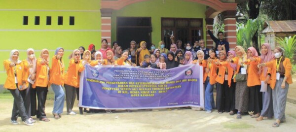 Mahasiswa KKN Tematik, Petugas Kesehatan PKM Abeli, Ibu Posyandu, dan Dosen Pembimbing Lapangan KKN Tematik FKM UHO.