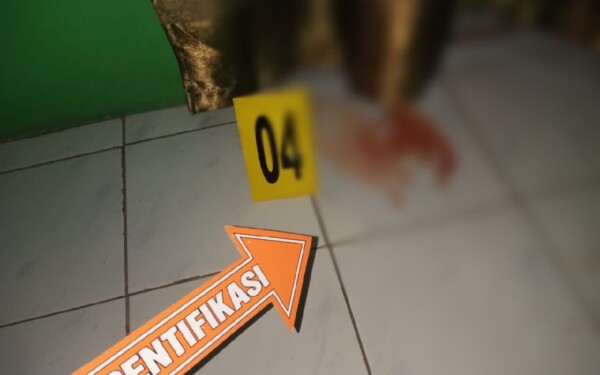 bercak-darah-yang-ditemukan-di-rumah-korban-foto-source-for-plum