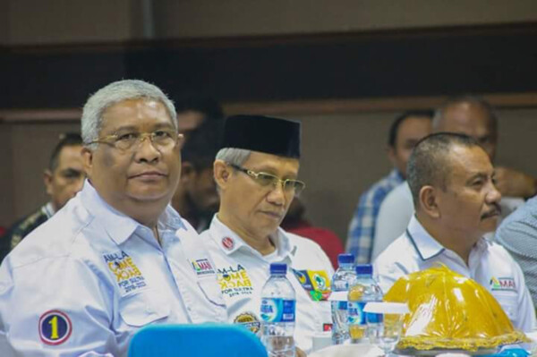 gubernur-sulawesi-tenggara-ali-mazi-kiri-bersama-wagub-sultr-fjpl