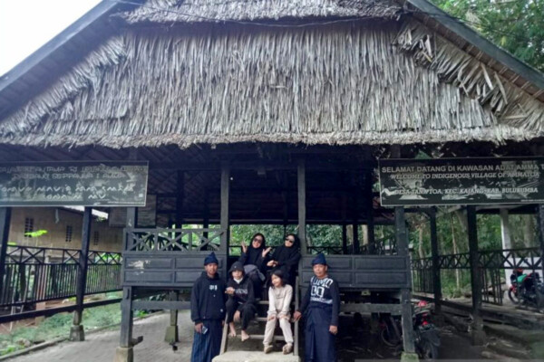 wisata-budaya-adat-ammatoa-kajang-keteguhan-pola-hidup-tradi-zrll