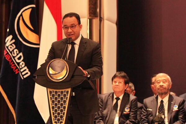calon-presiden-yang-diusung-partai-nasdem-anies-baswedan-kiri_221003134829-810