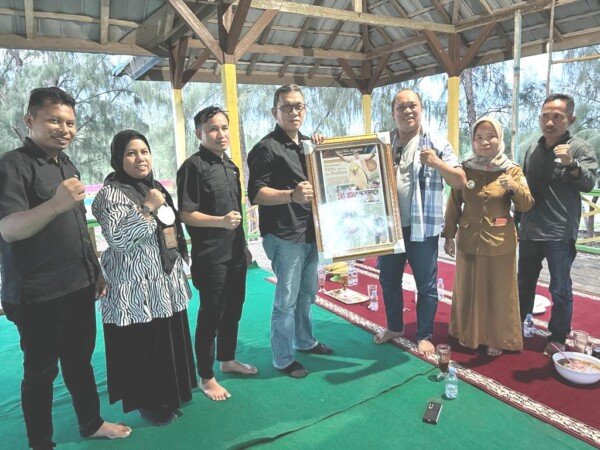 Ruksamin dan Direktur Kendari Pos.2