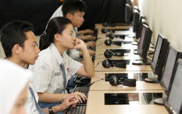 Ilustrasi : Lulusan SMA saat mengikuti SNMPTN. Kini, tes masuk ke PTN berganti menjadi SNBP. (Dok Jawa Pos)