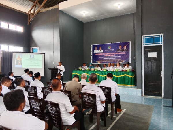 Wakil Bupati Konkep, Andi Muhammad Lutfi saat membuka Musrenbang Kecamatan Wawonii Barat dan Wawonii Tengah di Desa Langara Iwawo, kemarin