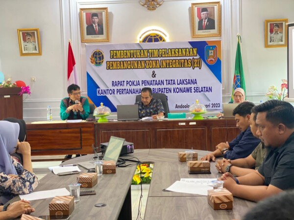 Suasana rapat pembentukan tim pelaksana pembangunan ZI dan Pokja penataan tata laksana kantor Pertanahan Konsel, kemarin