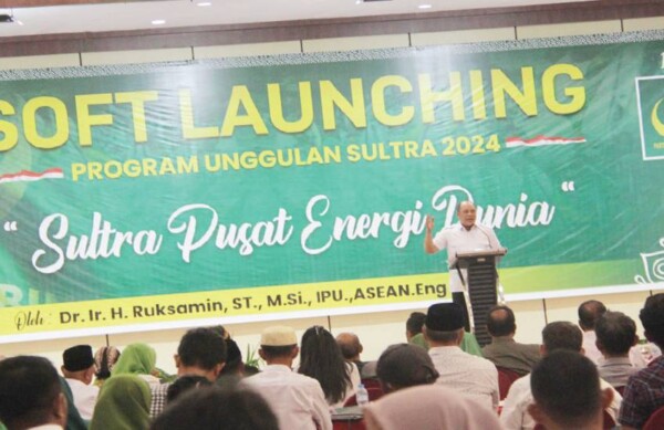 Bupati Konawe Utara, Ruksamin saat memberikan sambutan