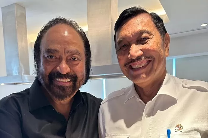 Ketua Umum Partai Nasdem Surya Paloh (kiri) melakukan pertemuan dengan Menko Marves Luhut Binsar Pandjaitan (kanan), di Wisma Nusantara, Jakarta, Jumat (5/5). (istimewa)