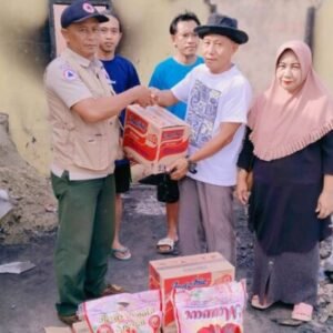 BPBD Konawe Salurkan Bantuan kepada Korban Kebakaran di Desa Amosilu, Konawe