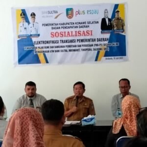 ADI HIDAYAT/KENDARI POS DIGITALIASASI : Kepala Bapenda Konsel, Dr. Sahlul (tengah) didampingi sejumlah pihak terkait saat menyosialisasikan pemanfaatan aplikasi ETPD untuk pelayanan pembayaran pajak. ADI HIDAYAT/KENDARI POS DIGITALIASASI : Kepala Bapenda Konsel, Dr. Sahlul (tengah) didampingi sejumlah pihak terkait saat menyosialisasikan pemanfaatan aplikasi ETPD untuk pelayanan pembayaran pajak.