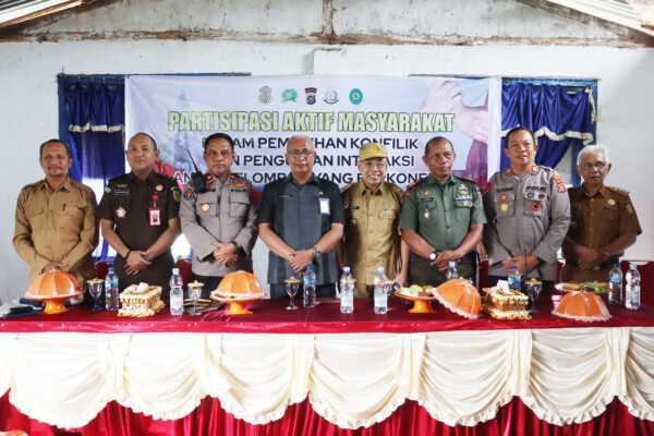 foto bersama kapolres buton,Koramil Pasarwajo Dan Pemda Setempat foto bersama kapolres buton,Koramil Pasarwajo Dan Pemda Setempat