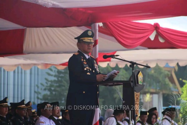 Pj Gubernur Sultra,Andap Budhi Revianto menjadi Irup peringatan Harhubnas 2023 di Halaman Kantor Gubernur Sultra, Senin, 25 September 2023.