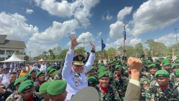 Pj Gubernur Sultra, Andap Budhi Revianto menghadiri upacara peringatan HUT ke-78 TNI di Lapangan Eks MTQ Kendari, Kamis, 5 Oktober 2023.