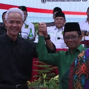 PDIP resmi deklarasikan Mahfud Md (kanan) sebagai cawapres Ganjar Pranowo di Pilpres 2024.