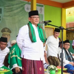 Pj Gubernur Sultra, Komjen Pol (P) Andap Budhi Revianto memberikan sambutan saat peringatan Hari Santri Nasional 2023 di Pesantren Al Mannan Kendari, Minggu, 22 Oktober 2023