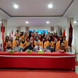 Foto bersama Rektor Unsultra, Prof. Dr. Ir. Andi Bahrun M.Sc,. Agric (tiga dari kiri, duduk) usia kegiatan.