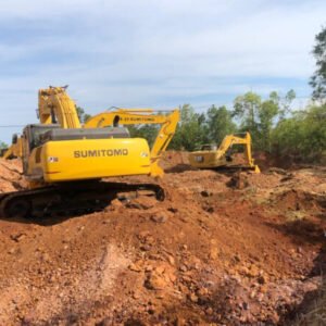 Alat berat PT WIN yang beraktivitas di Desa Torobulu, Kecamatan Laeya, Konawe Selatan dihentikan sementara, karena mendapat penolakan dari sejumlah warga. Alat berat PT WIN yang beraktivitas di Desa Torobulu, Kecamatan Laeya, Konawe Selatan dihentikan sementara, karena mendapat penolakan dari sejumlah warga.
