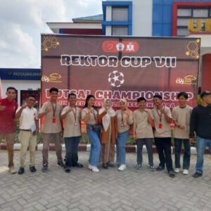 Foto bersama BEM Unsultra Riski Hidayat (empat dari kanan), usai pembukaan. (Ewin Endang Sahputri) Foto bersama BEM Unsultra Riski Hidayat (empat dari kanan), usai pembukaan. (Ewin Endang Sahputri)