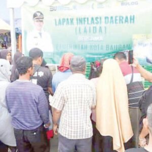 I NOVASI : Suasana lapak inflasi daerah yang diluncurkan Pemkot Baubau dalam upaya mencegah pergolakan harga sejumlah komoditas, juga untuk menekan inflasi. (ANJAR DISKOMINFO KOTA BAUBAU FOR KENDARI POS)