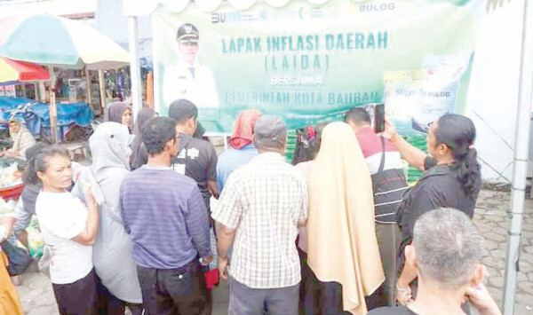 I NOVASI : Suasana lapak inflasi daerah yang diluncurkan Pemkot Baubau dalam upaya mencegah pergolakan harga sejumlah komoditas, juga untuk menekan inflasi. (ANJAR DISKOMINFO KOTA BAUBAU FOR KENDARI POS)
