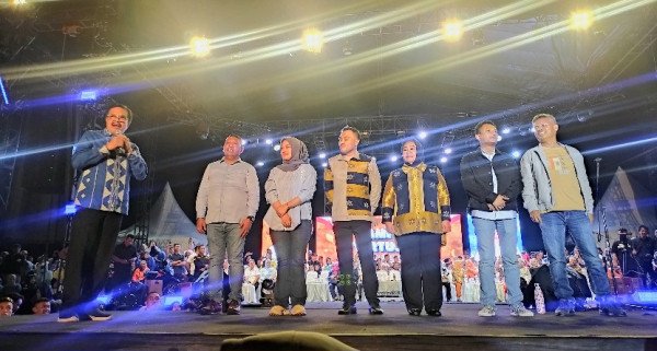 Acara-Pamitan-Tertunda-di-Kendari-Nur-Alam-Kenalk (1)
