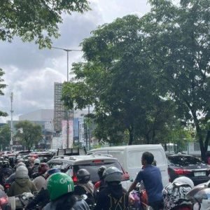 MACET-TOTAL-Kondisi-kemacetan-ruas-Jalan-Perintis-Kemerdekaan-arah-ke-Unhas