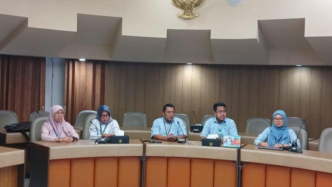 68ac5dc4247d5-manager-hukum-dan-humas-rsup-dr-sardjito-banu-hermawan-tengah-saat-menyampaikan-kronologi-adanya-peristiwa-dugaan-kekerasan-fisik-yang-dilakukan-oleh-keluarga-pasien-terhadap-residenn