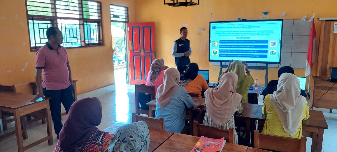 SDN 1 Lawa Gelar Pengimbasan Digitalisasi Pembelajaran dan Pengoperasian PID.1